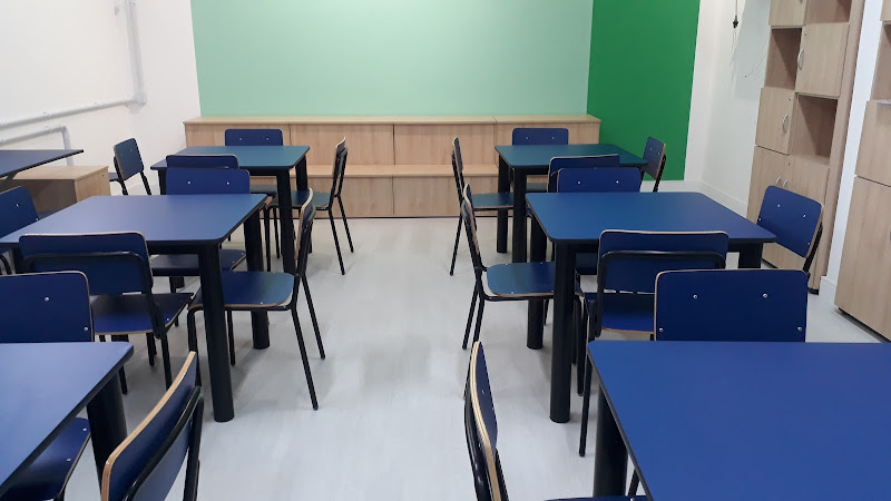 Lira Decor Guarujá Pisos Laminados, Vinilicos e Rodapés em MDF e Poliestireno foto 1