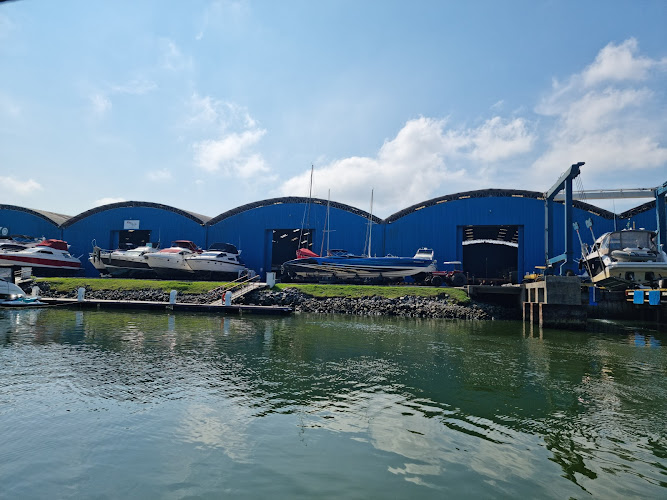 Pier 26 Boat Yard Garage Boating foto 1